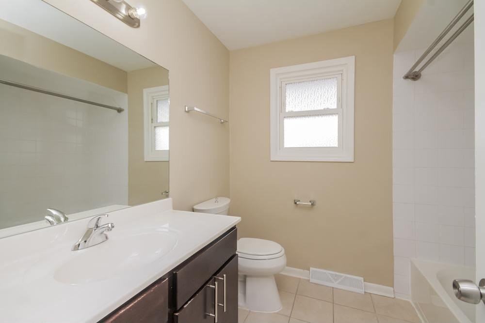 17342 Oriole Ave - Photo 3 of 11