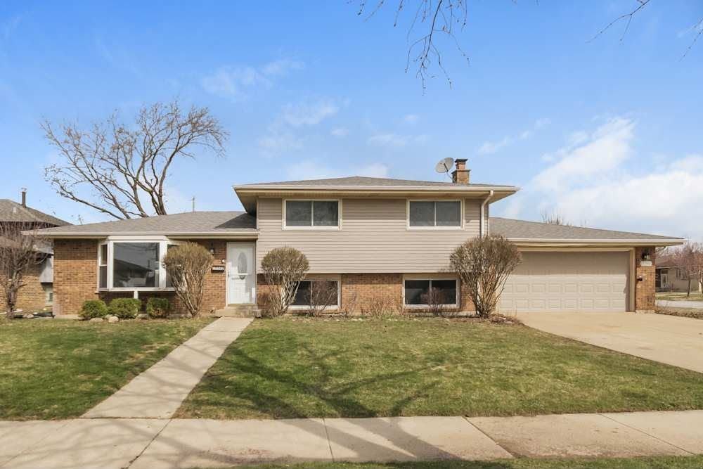 17342 Oriole Ave - Photo 4 of 11