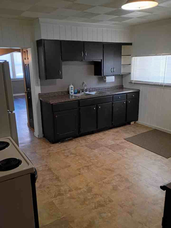 1606 Poplar St #1 - Photo 3 of 11