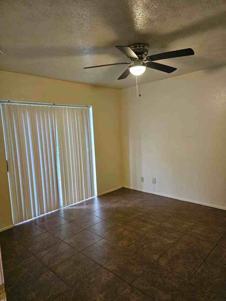 2942 Bernice St - Photo 3 of 7