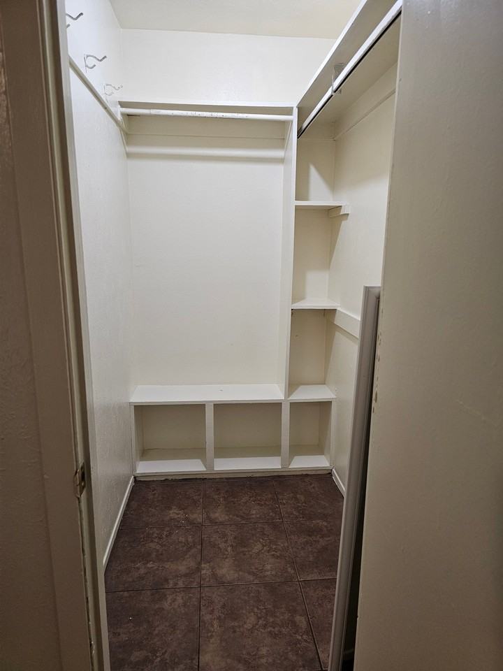 2942 Bernice St - Photo 4 of 7