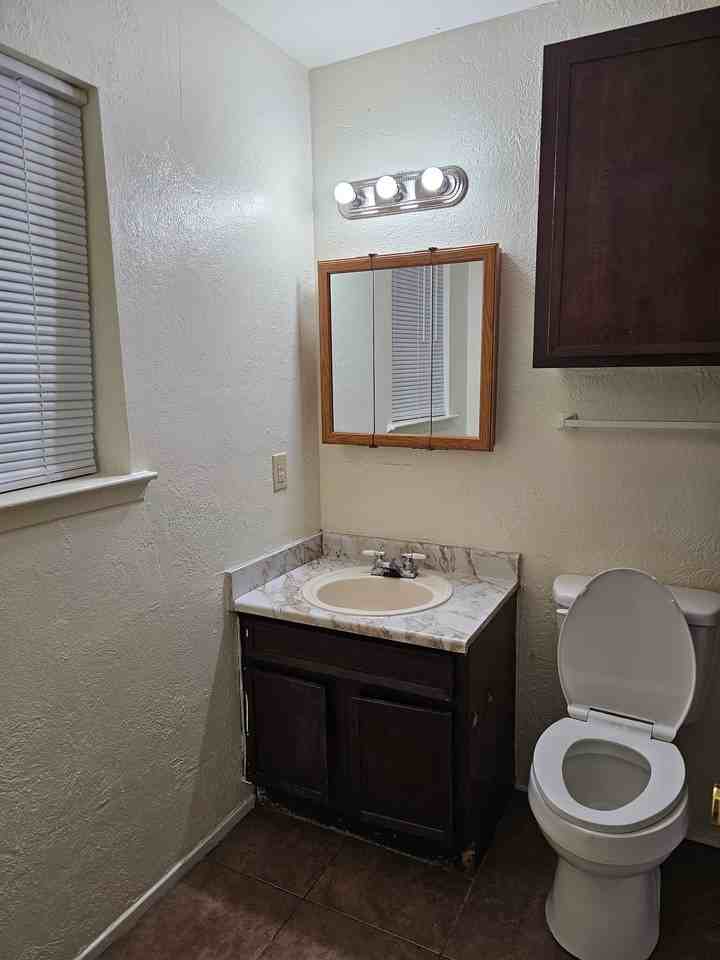 2942 Bernice St - Photo 6 of 7