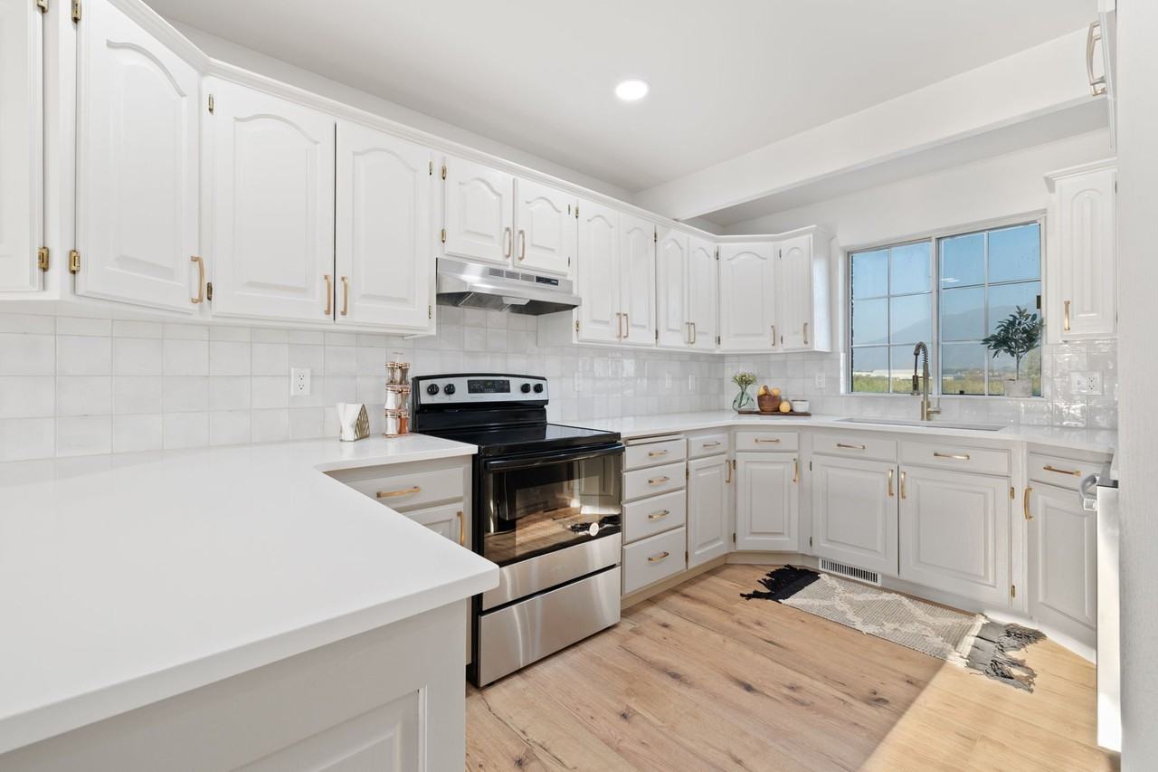 1635 Nw - Photo 3 of 15
