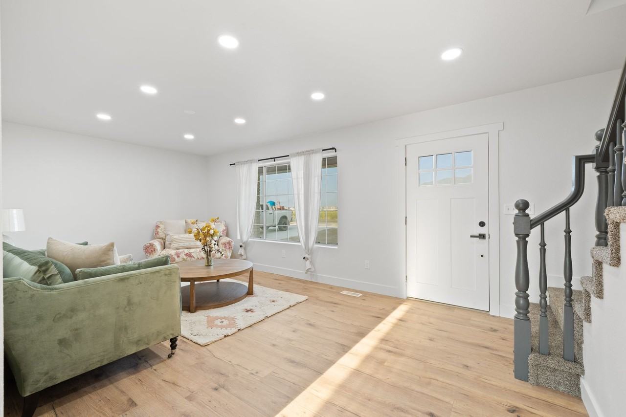 1635 Nw - Photo 5 of 15