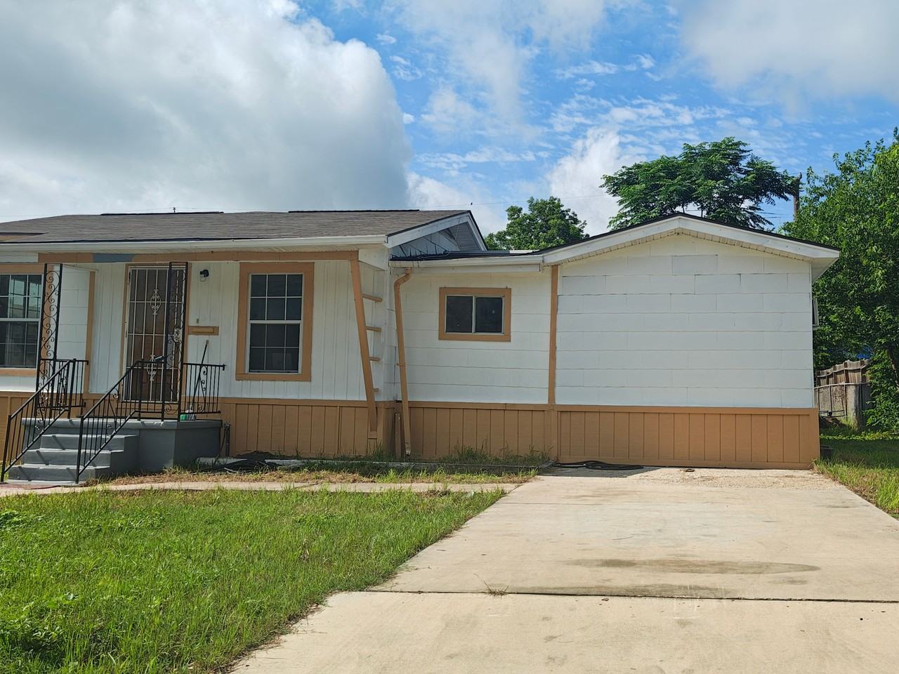 722 Pennystone Ave - Photo 2 of 14