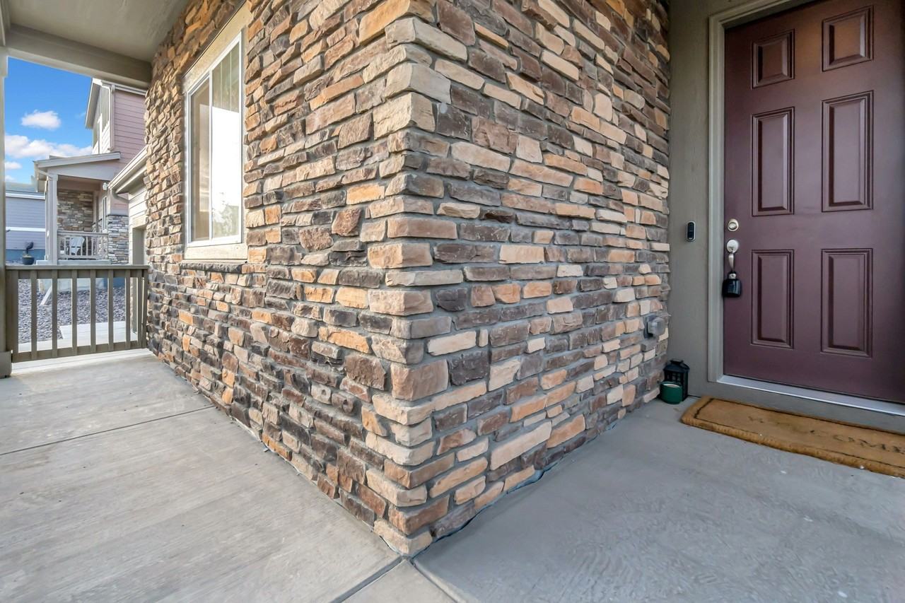 2299 Villageview Ln - Photo 2 of 18