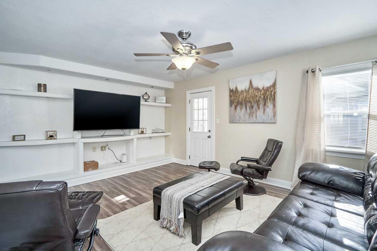 2210 Silbert Rd #NA - Photo 3 of 13