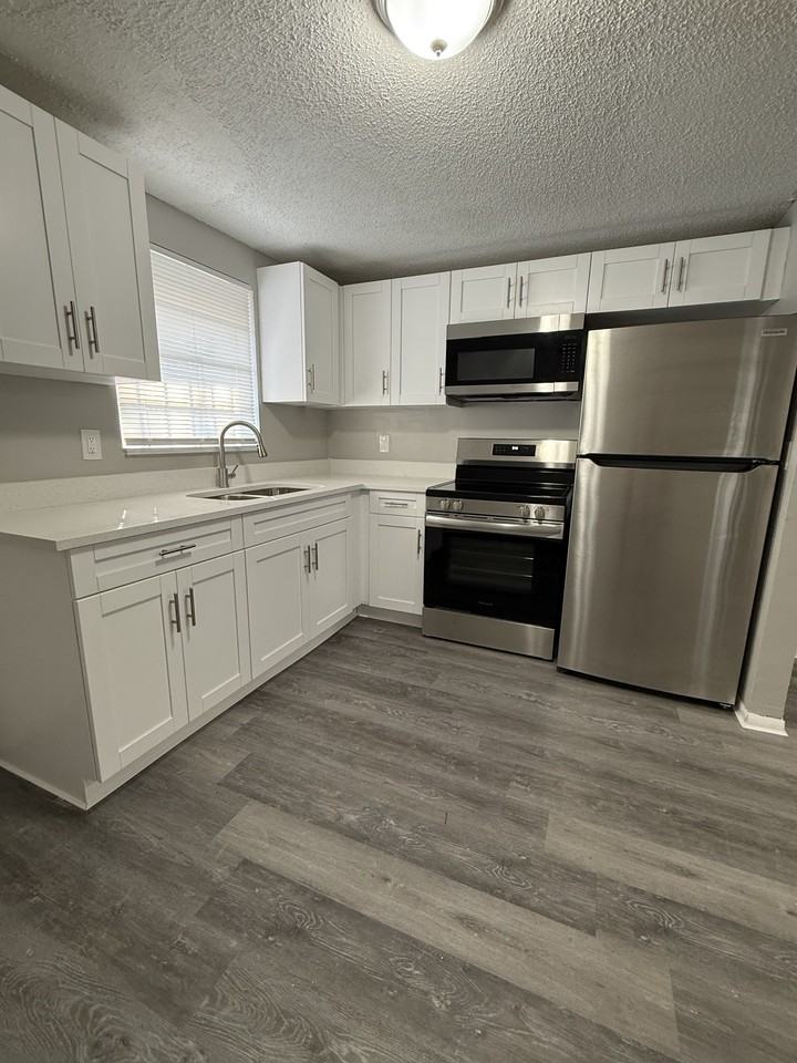 1713 E Idell St #B - Photo 2 of 13