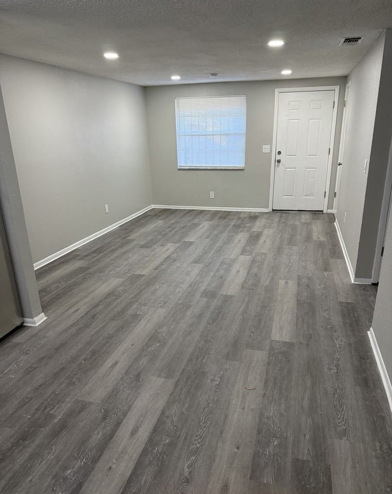 1713 E Idell St #B - Photo 5 of 13