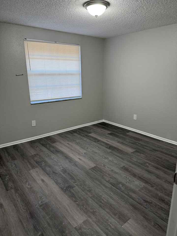 1713 E Idell St #B - Photo 6 of 13