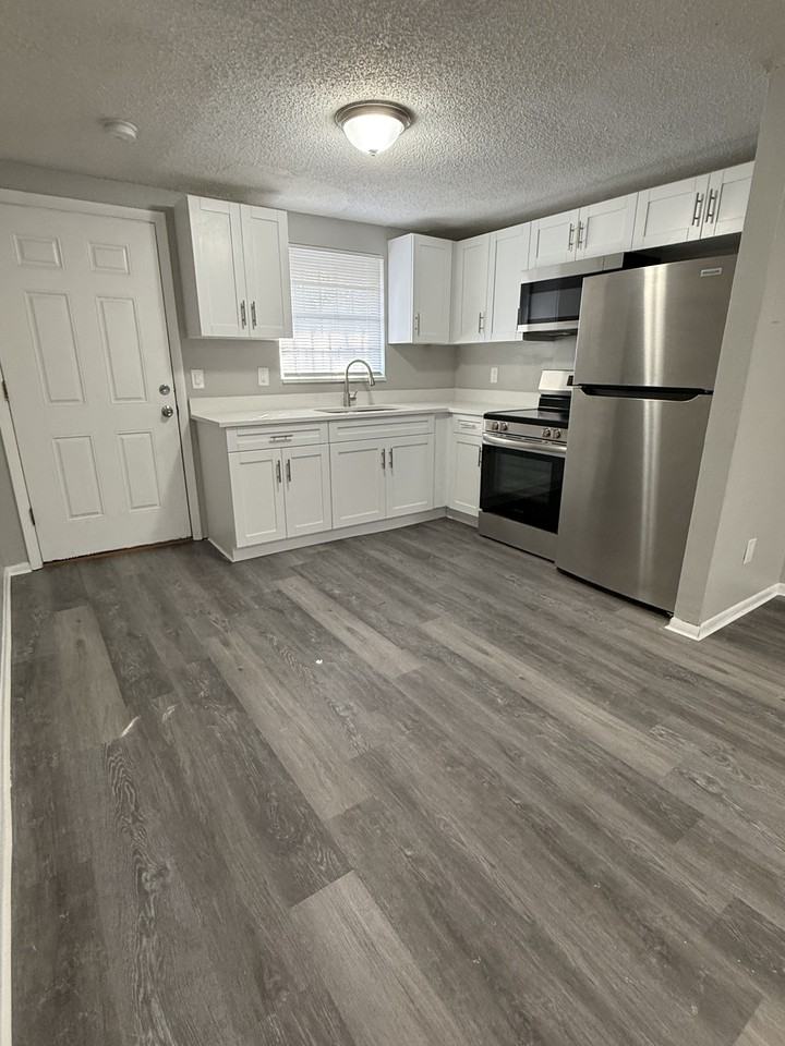 1713 E Idell St #B - Photo 7 of 13
