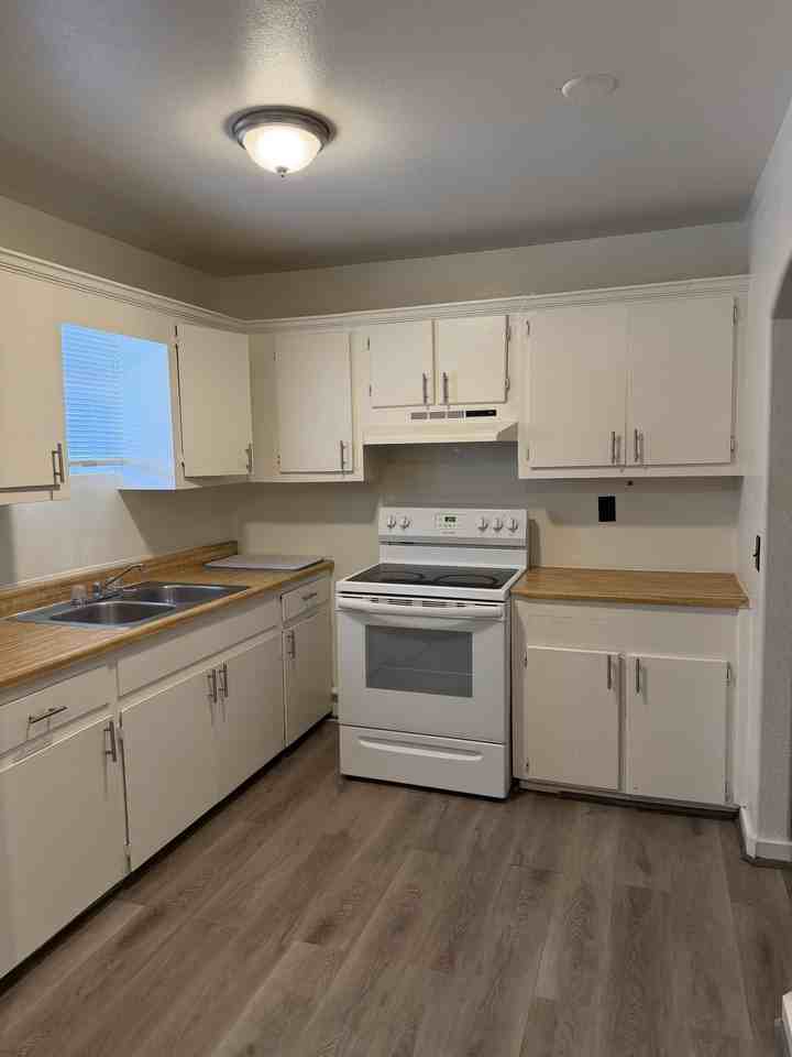 401 N Bethel St #4 - Photo 5 of 6