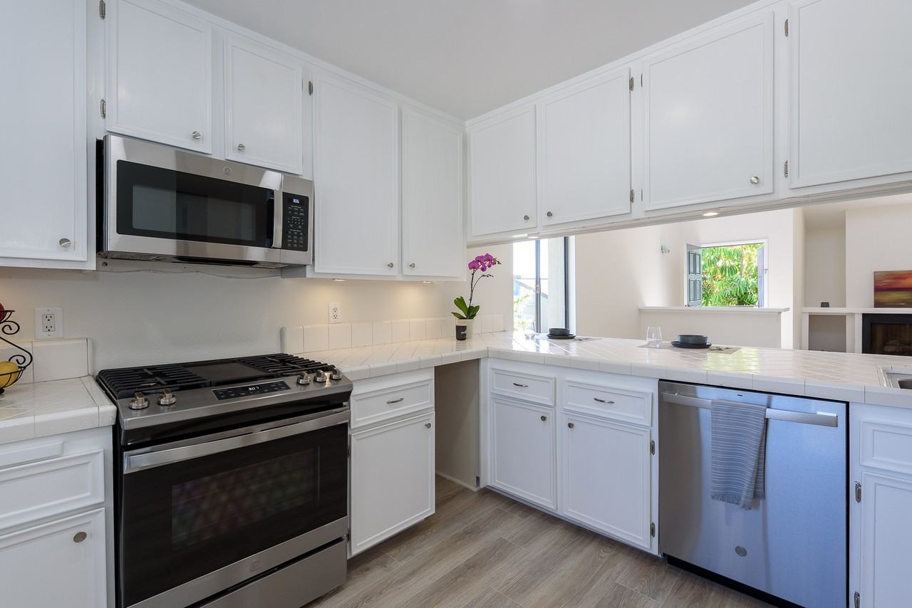 6355 Rancho Mission Rd #4 - Photo 4 of 17