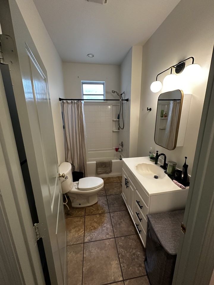4535 S Derbigny St #NA - Photo 6 of 20