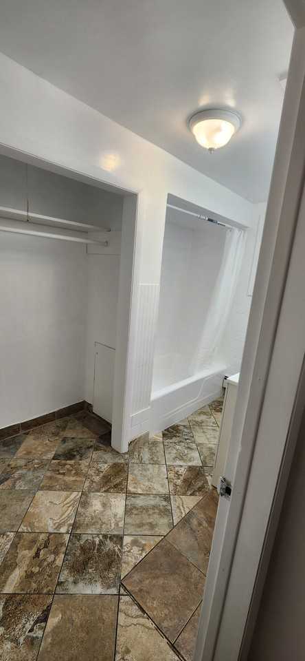 2550 Cuyler Ave - Photo 4 of 16