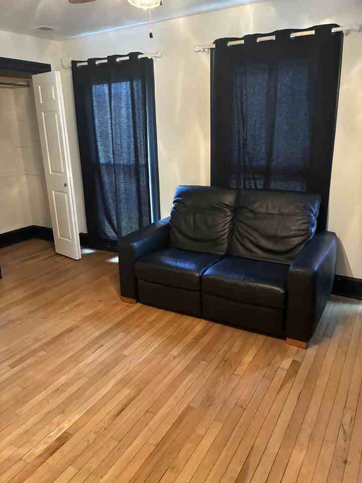 1827 E Capitol St Se #1 - Photo 6 of 8