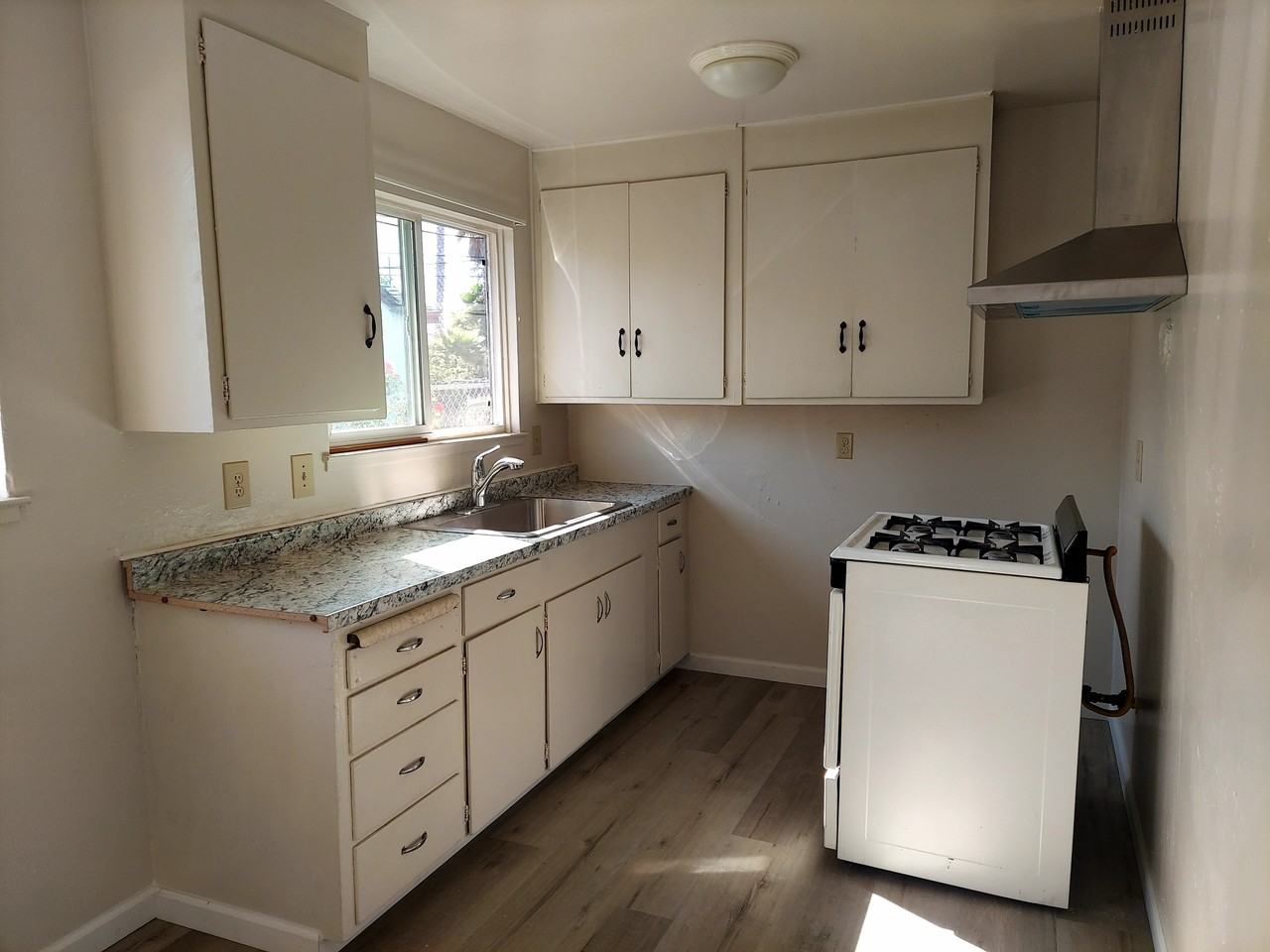 1665 E San Antonio St #NA - Photo 6 of 8