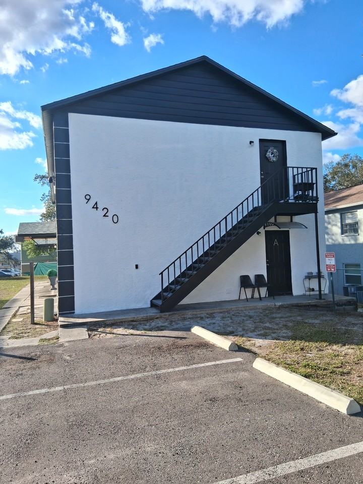 9420 N 50th St #D - Photo 4 of 10