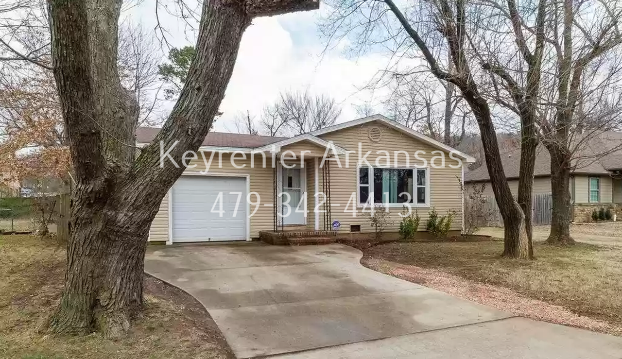 1144 N Vista Pl