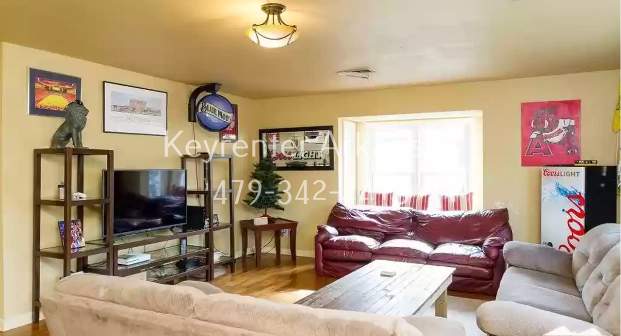 1144 N Vista Pl - Photo 3 of 22