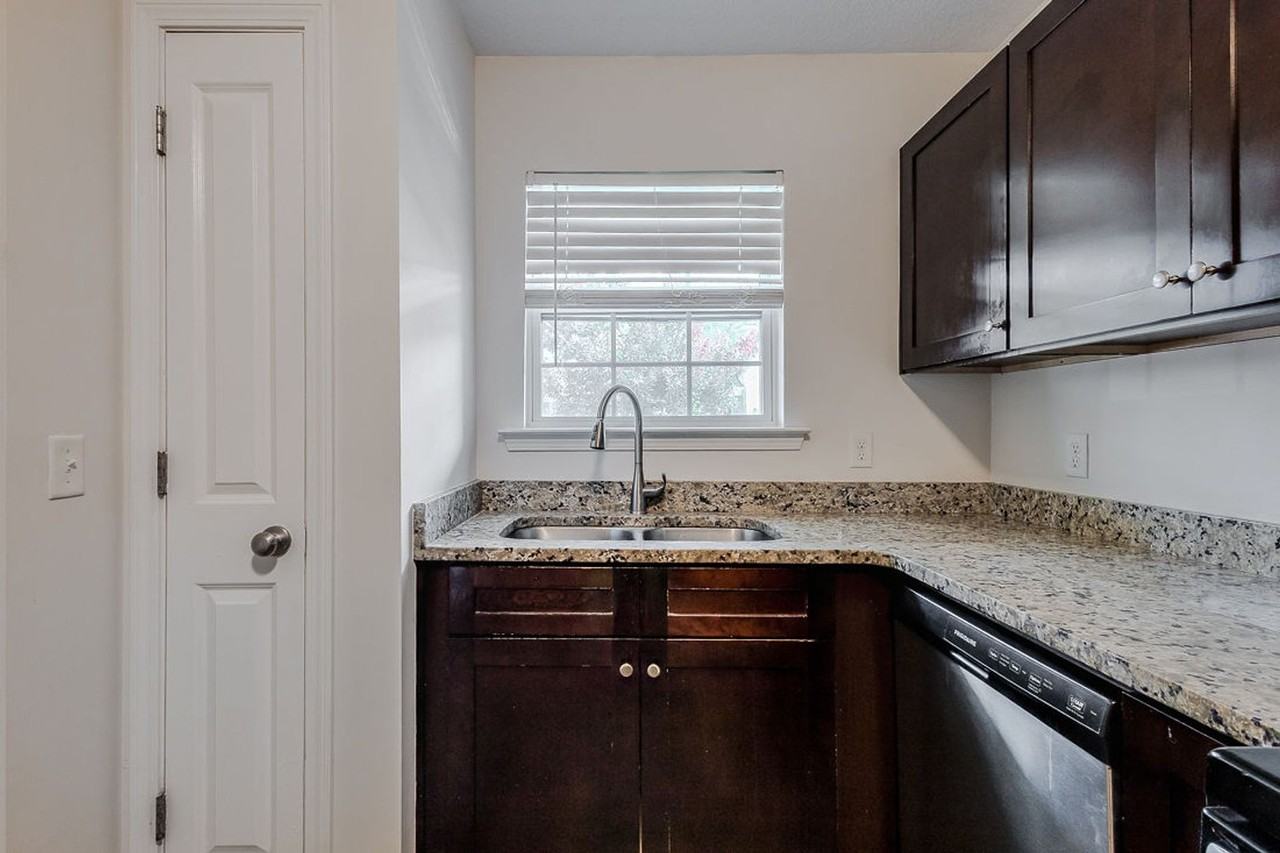 162 Barfield Way - Photo 5 of 27