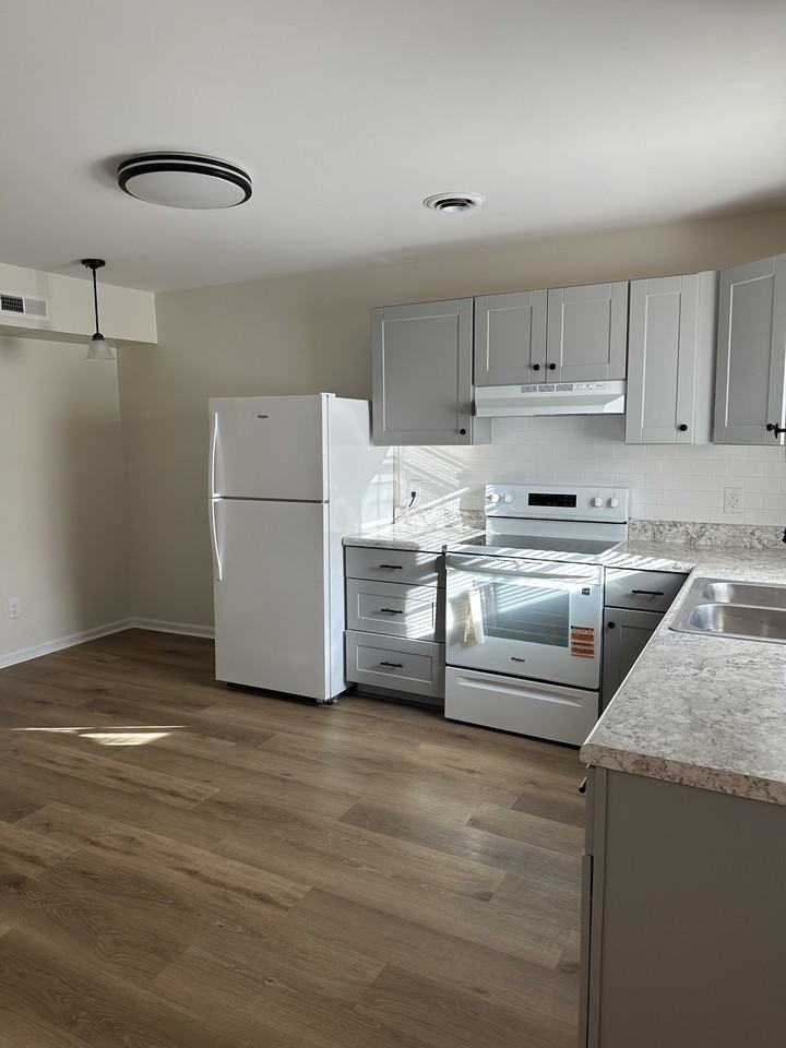 119 W 15th St #119 - Photo 3 of 11