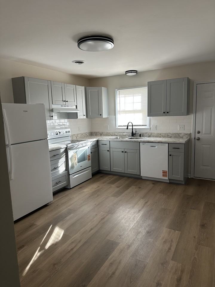 119 W 15th St #119 - Photo 4 of 11