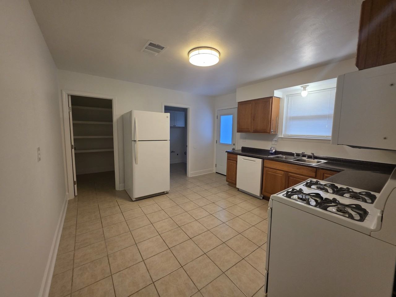 517 517 Gassen St #1 - Photo 2 of 11