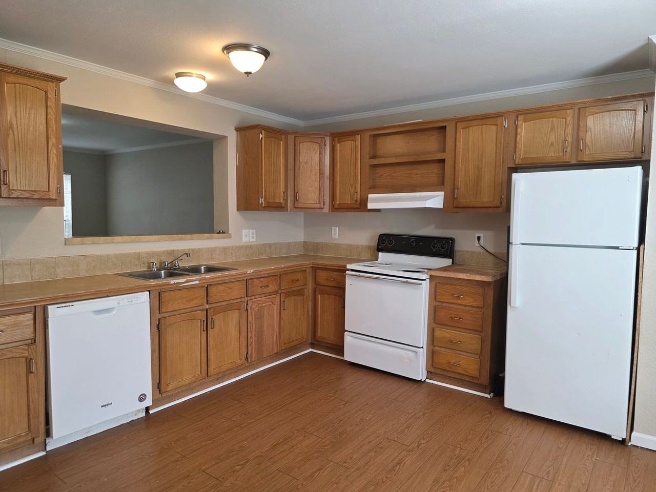 1135 S Navajo St - Photo 2 of 13