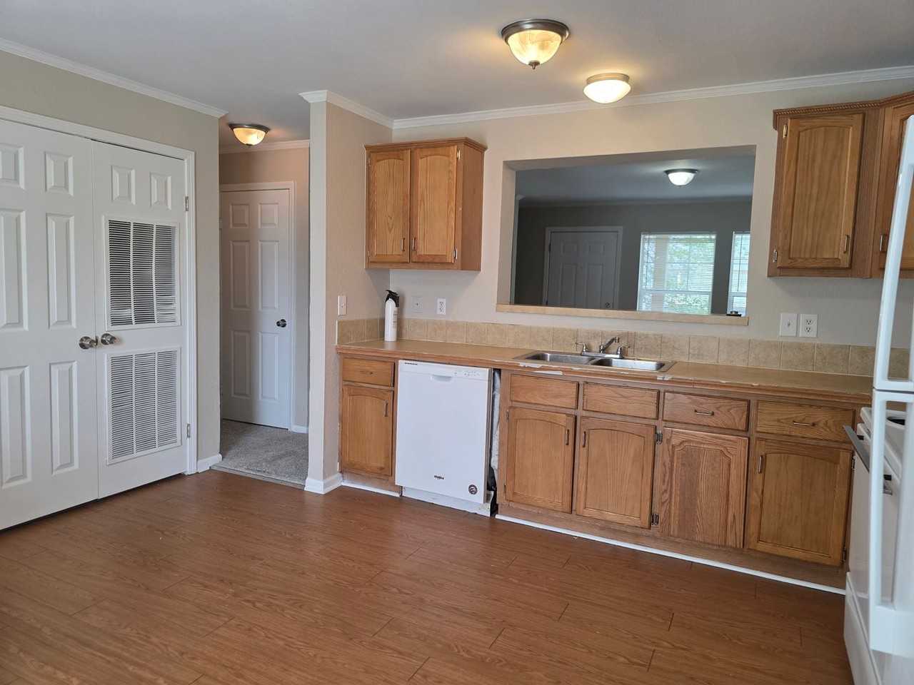 1135 S Navajo St - Photo 3 of 13