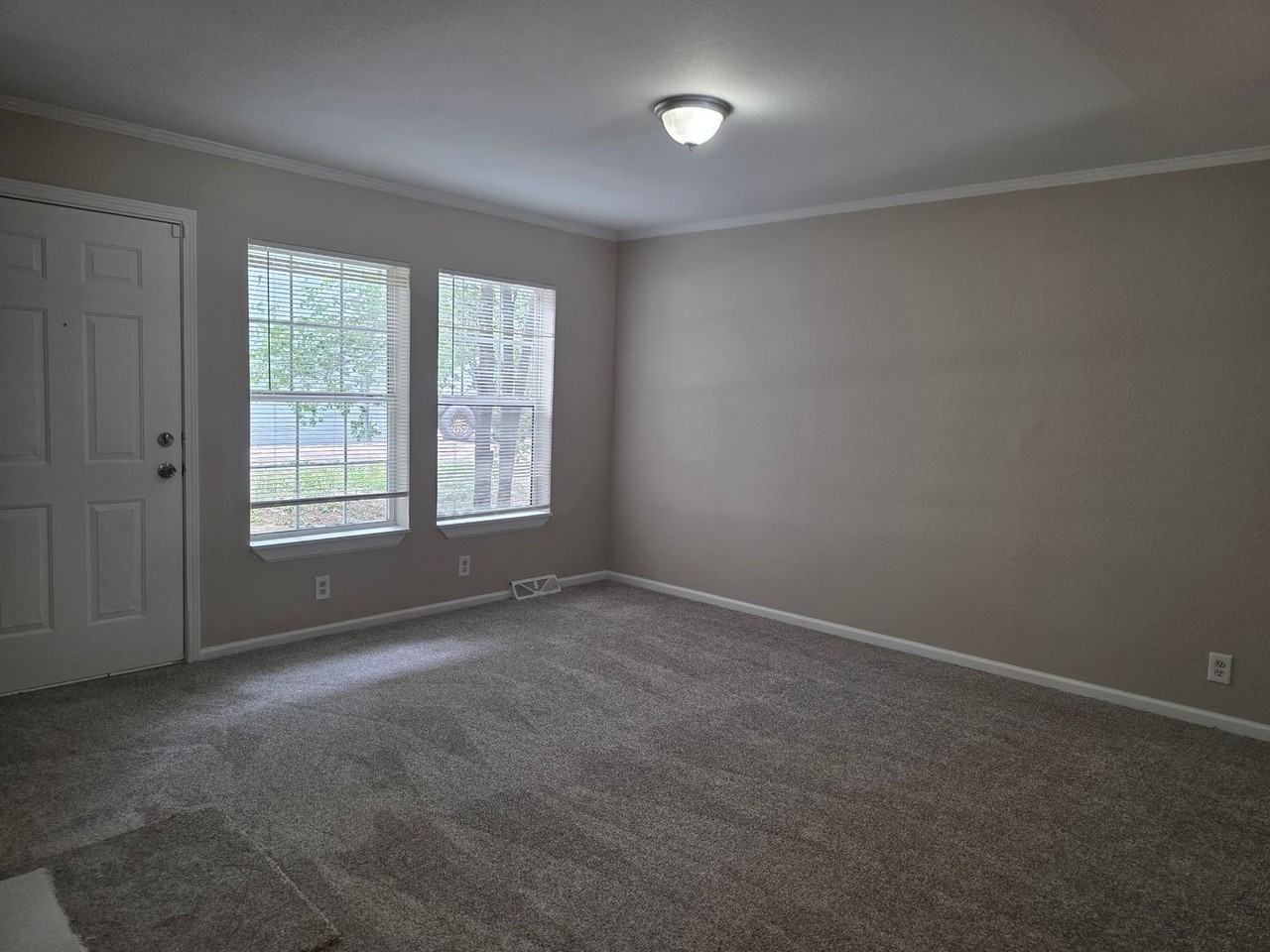 1135 S Navajo St - Photo 5 of 13