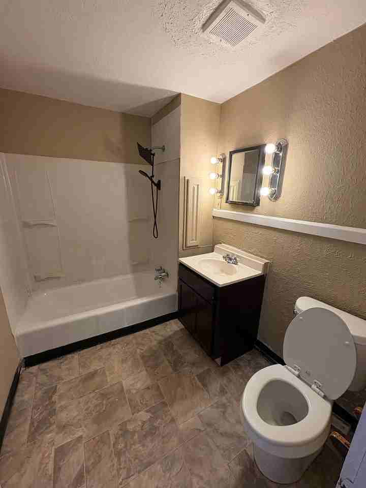 4960 E 84th St - Photo 5 of 10