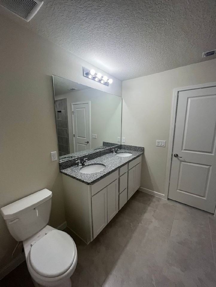 3074 Green Park Dr - Photo 3 of 15