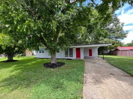 featured image of 2503 Broadmoor Dr