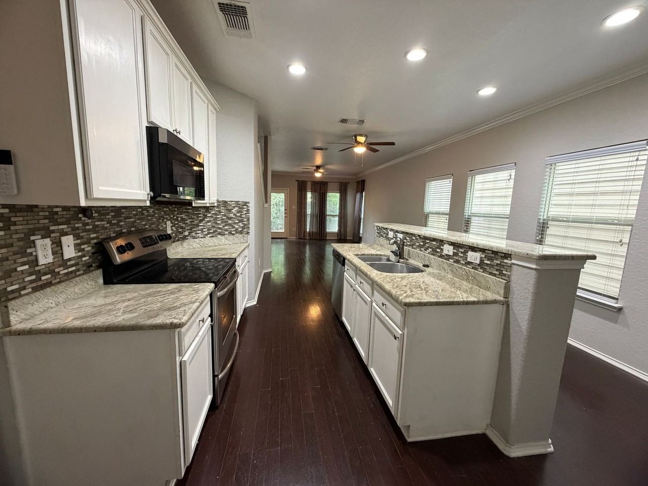 13104 Brook Arbor - Photo 3 of 34