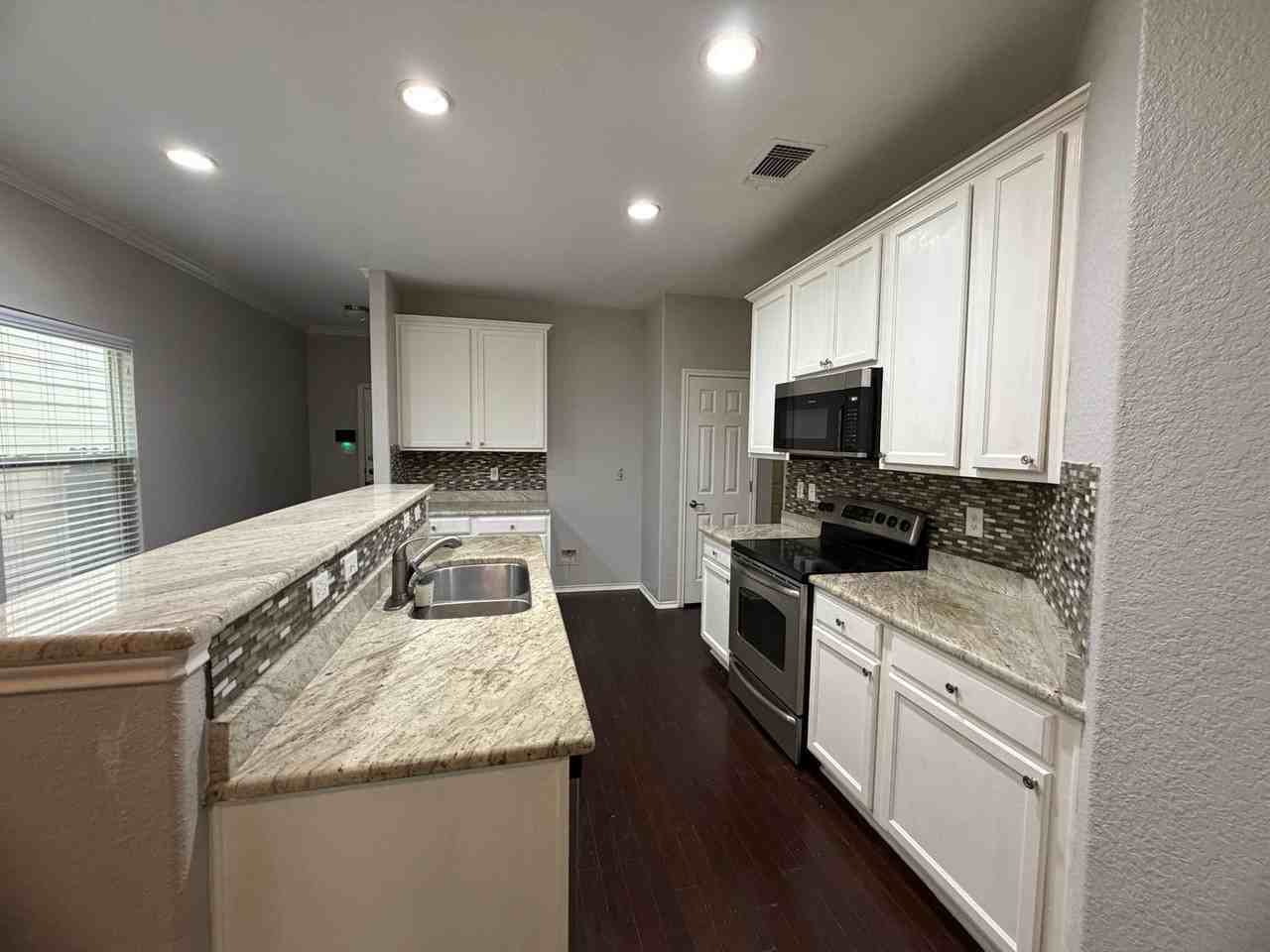 13104 Brook Arbor - Photo 4 of 34