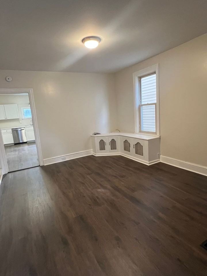 153 Cedar St - Photo 4 of 11