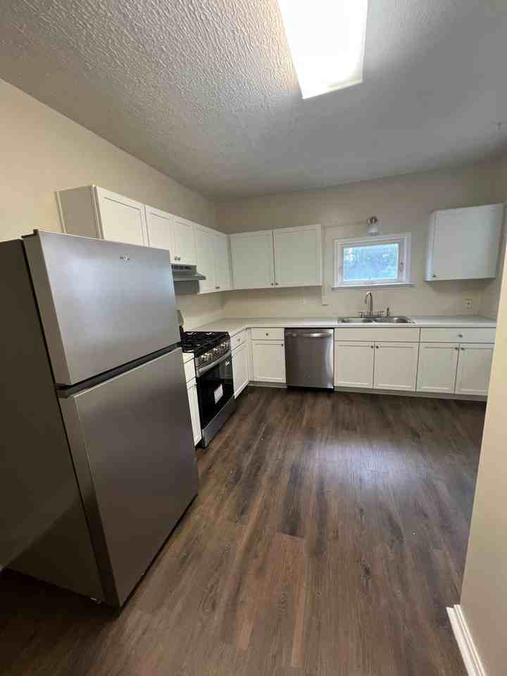 153 Cedar St - Photo 7 of 11