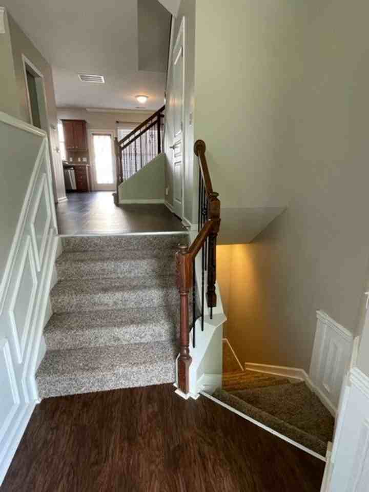 1054 Drayton Ct - Photo 4 of 24