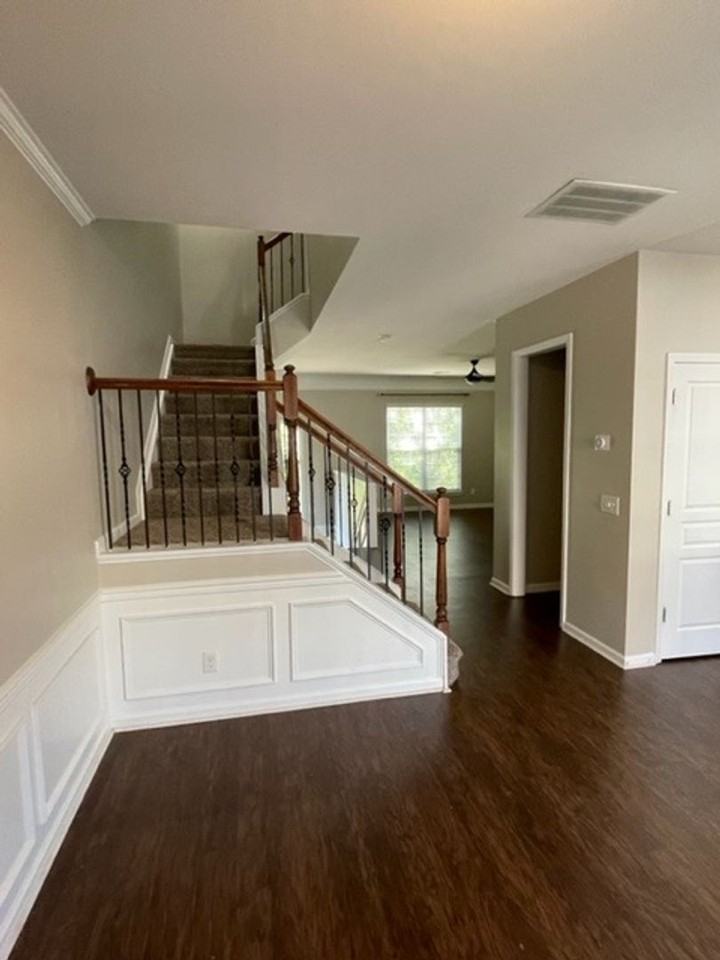 1054 Drayton Ct - Photo 5 of 24