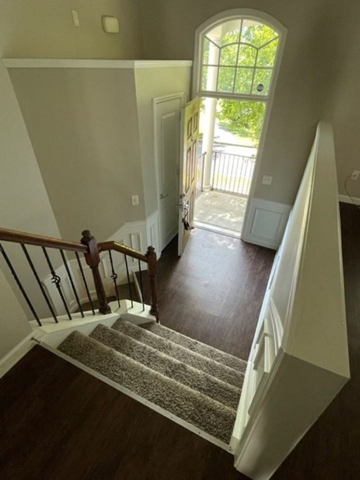 1054 Drayton Ct - Photo 6 of 24