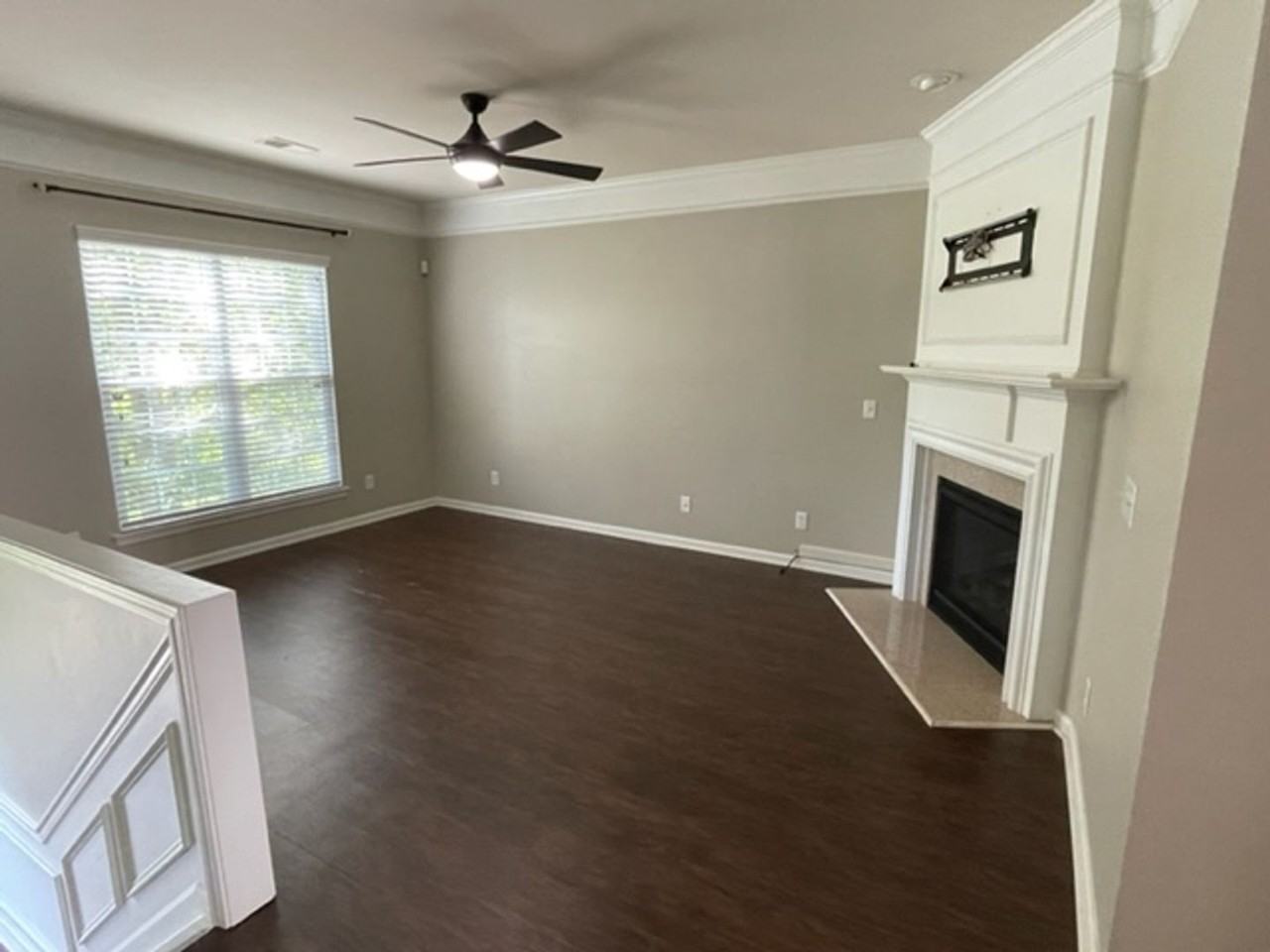 1054 Drayton Ct - Photo 7 of 24