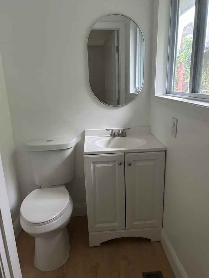 909 W 39th St - Photo 5 of 12
