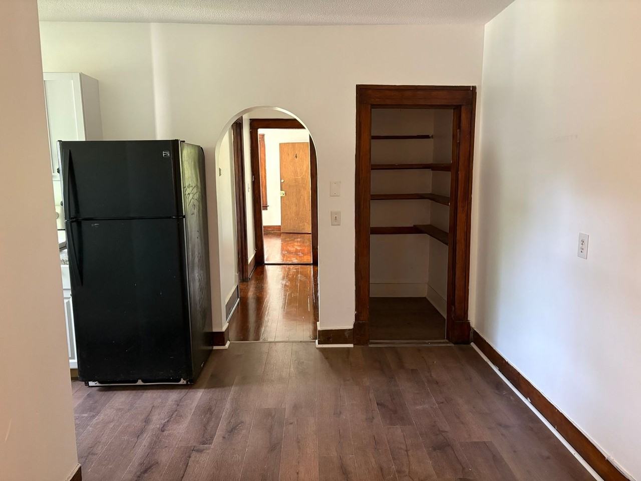 195 Francis Ave - Photo 2 of 11