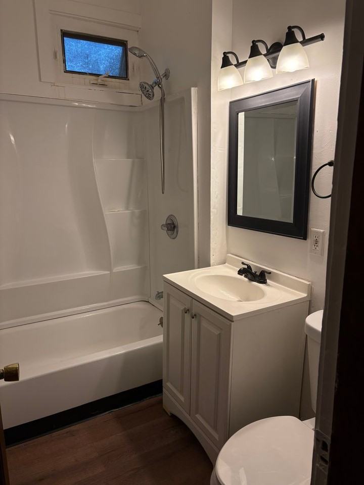 195 Francis Ave - Photo 3 of 11