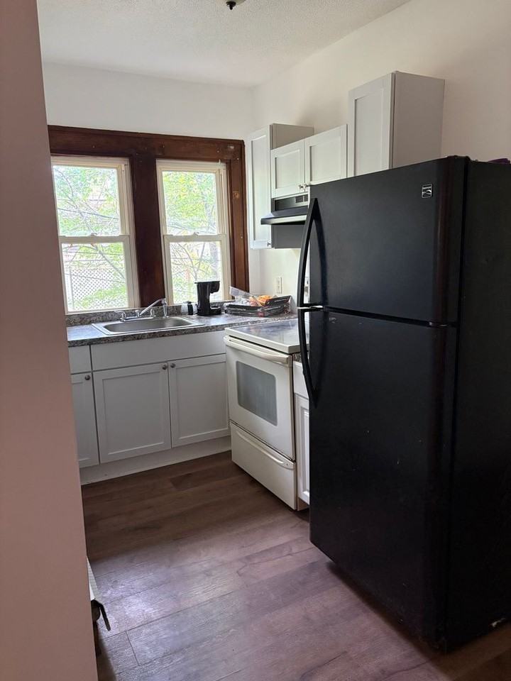 195 Francis Ave - Photo 4 of 11