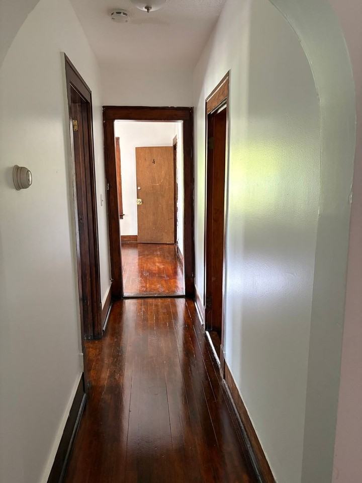 195 Francis Ave - Photo 6 of 11