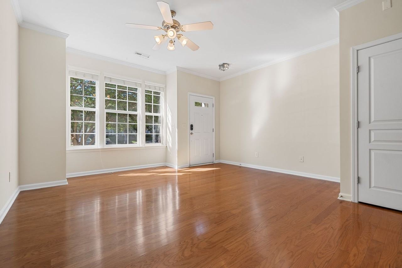 160 Gray Ave - Photo 2 of 22