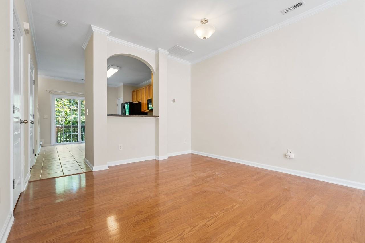 160 Gray Ave - Photo 6 of 22
