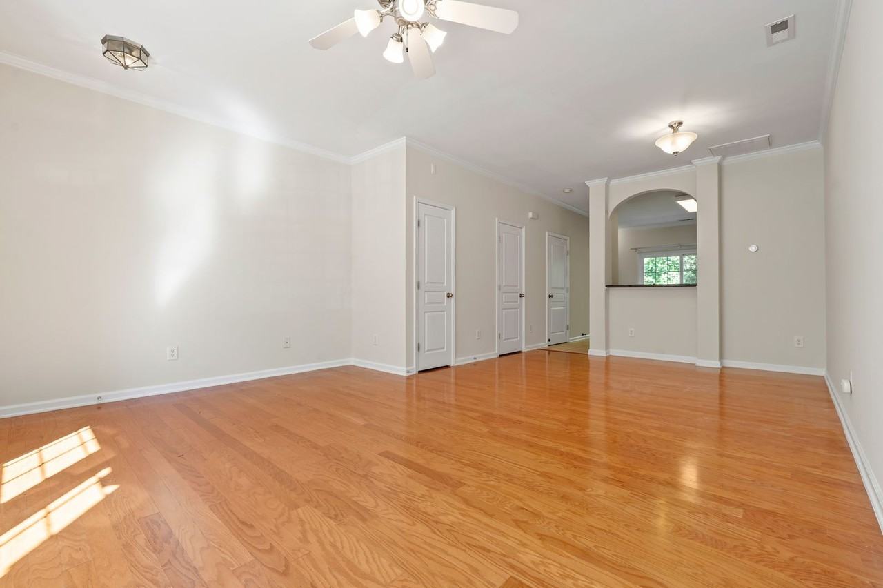 160 Gray Ave - Photo 7 of 22